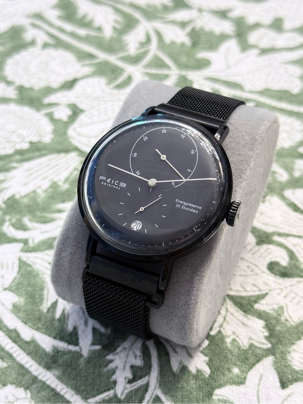 Ice Black Minimalist Men's Mesh Strap Watch